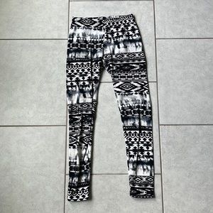 Children’s medium thermal leggings. Great for wearing in cold climates!